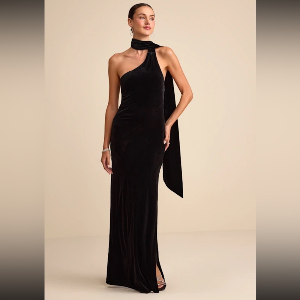 Lulu's Chic Black One-Shoulder Gown